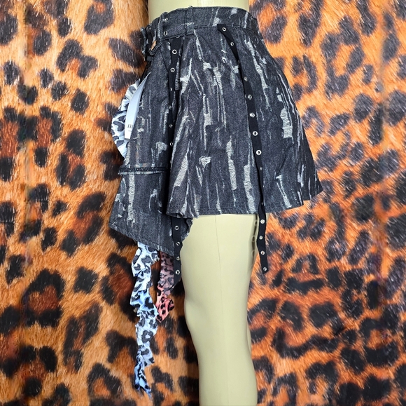 Feeling Wild Mini Skirt - Picture 5 of 12